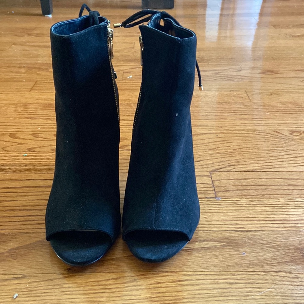 Open toes booties